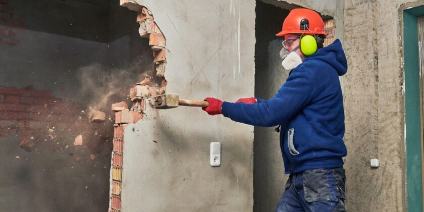 Demolarea unui perete din beton